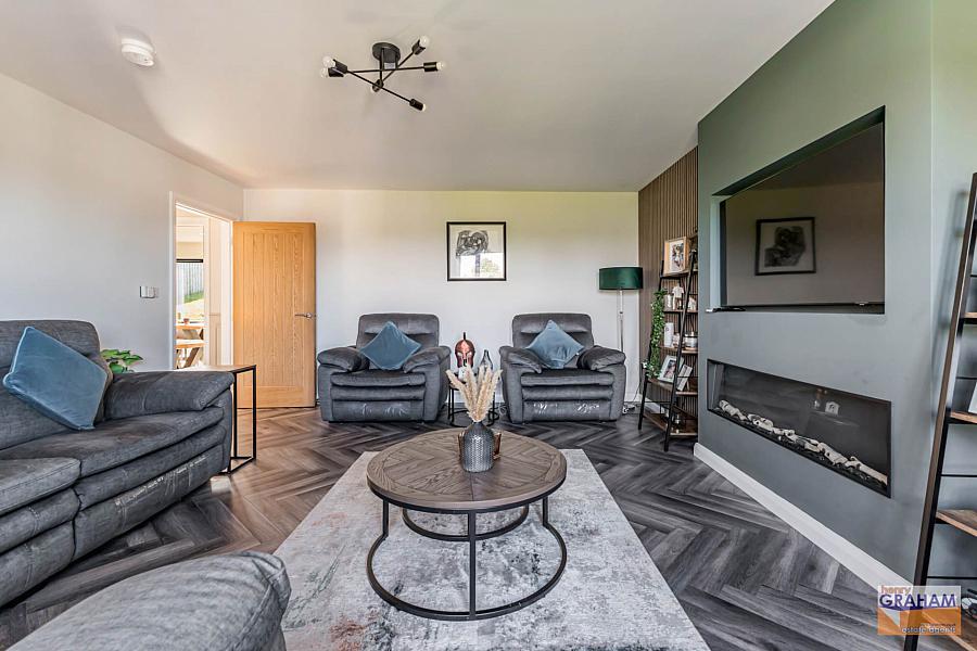 6B Woodfall Manor