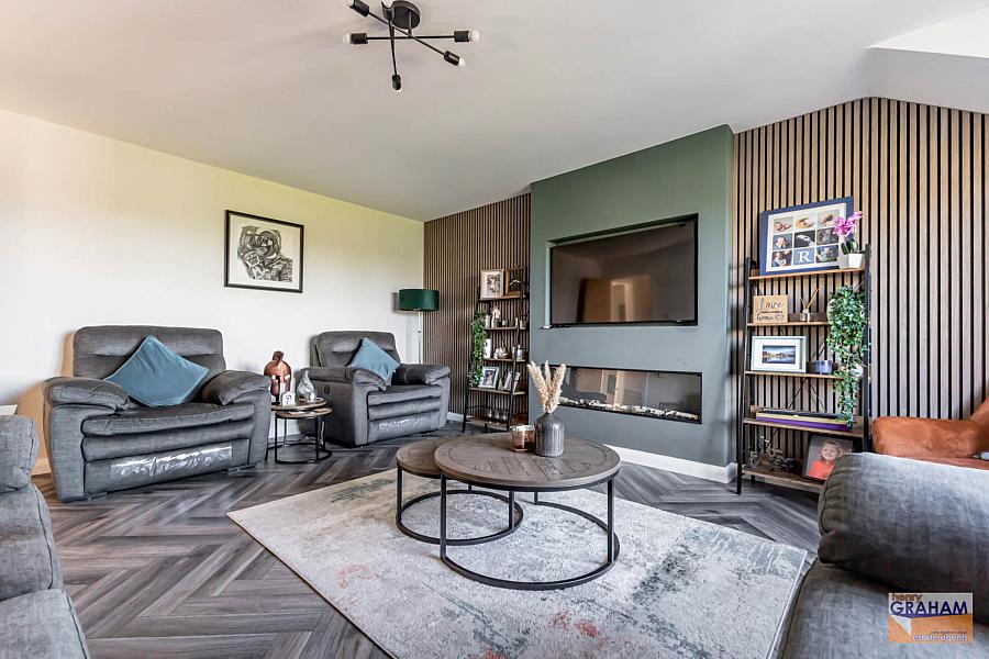 6B Woodfall Manor