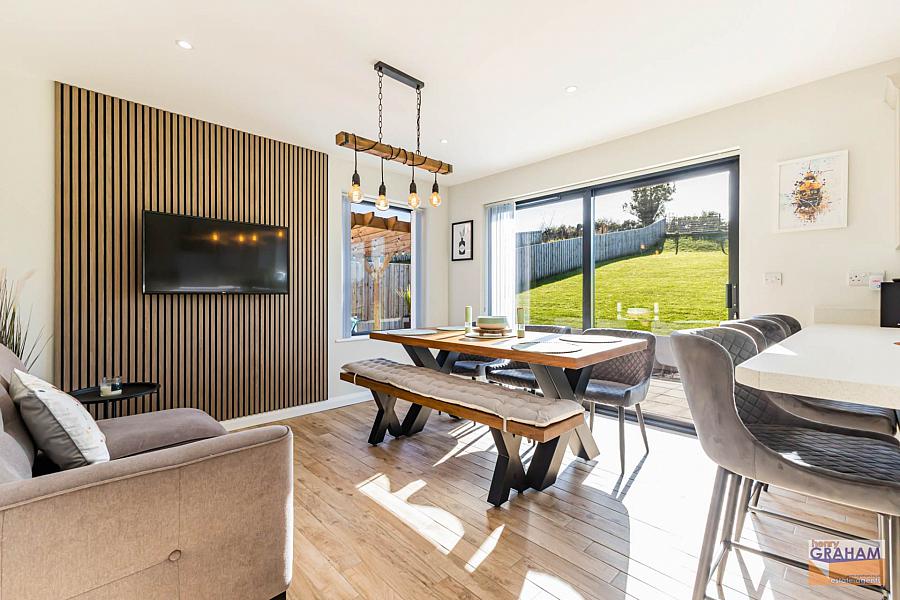 6B Woodfall Manor