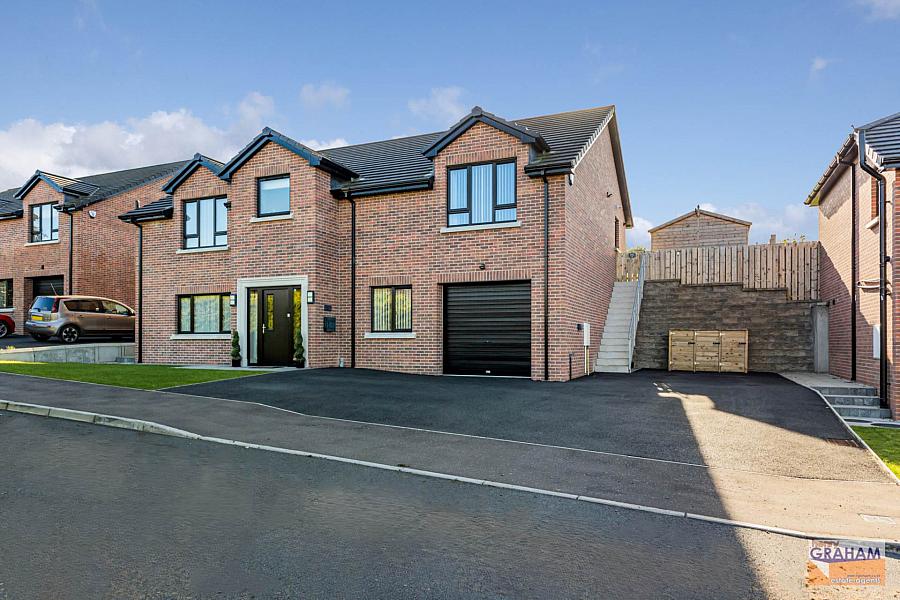 6B Woodfall Manor