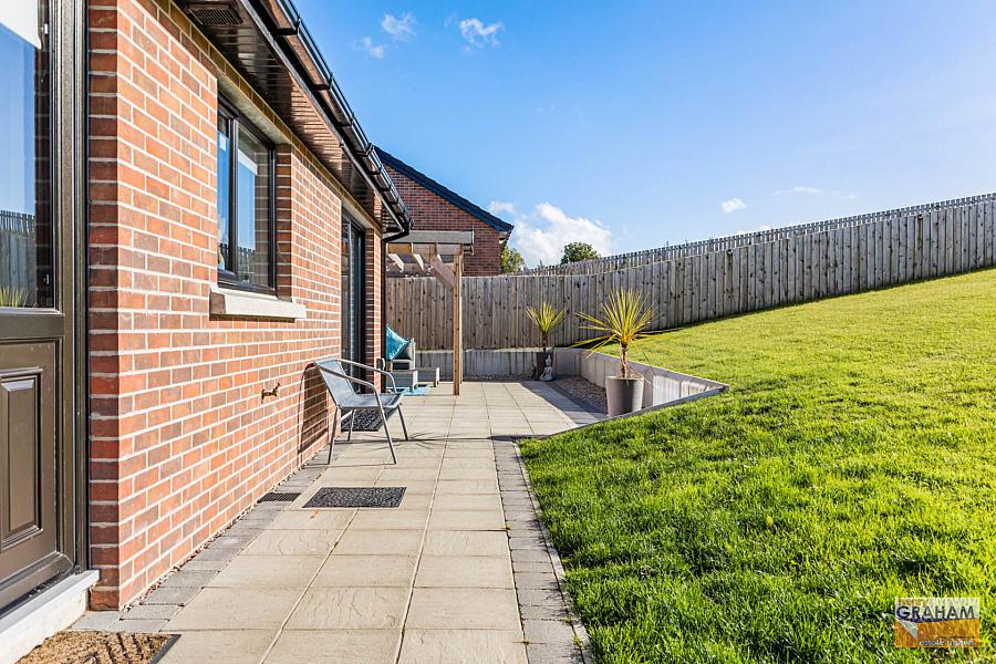 6B Woodfall Manor