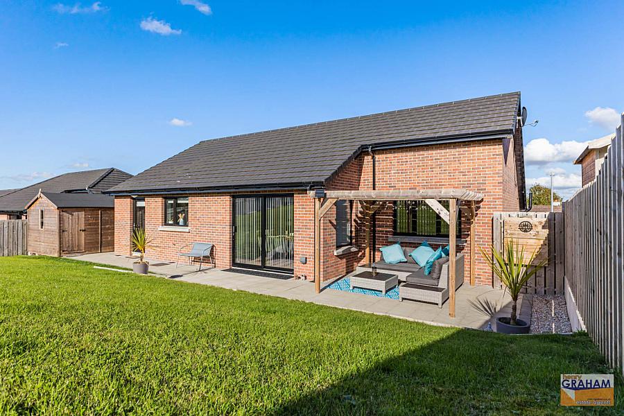 6B Woodfall Manor