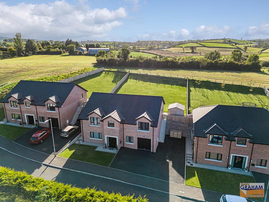6B Woodfall Manor