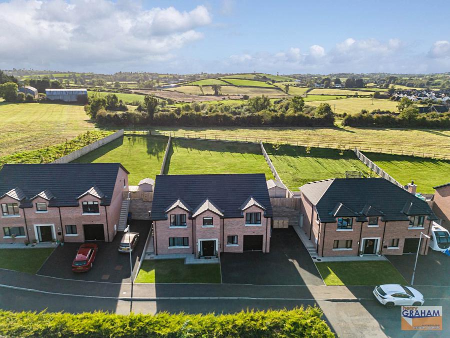 6B Woodfall Manor
