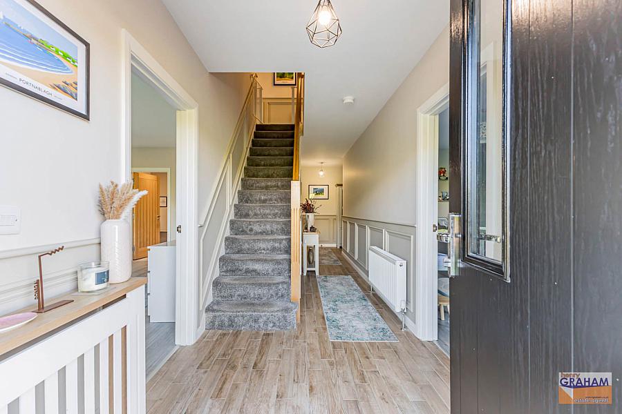 6B Woodfall Manor