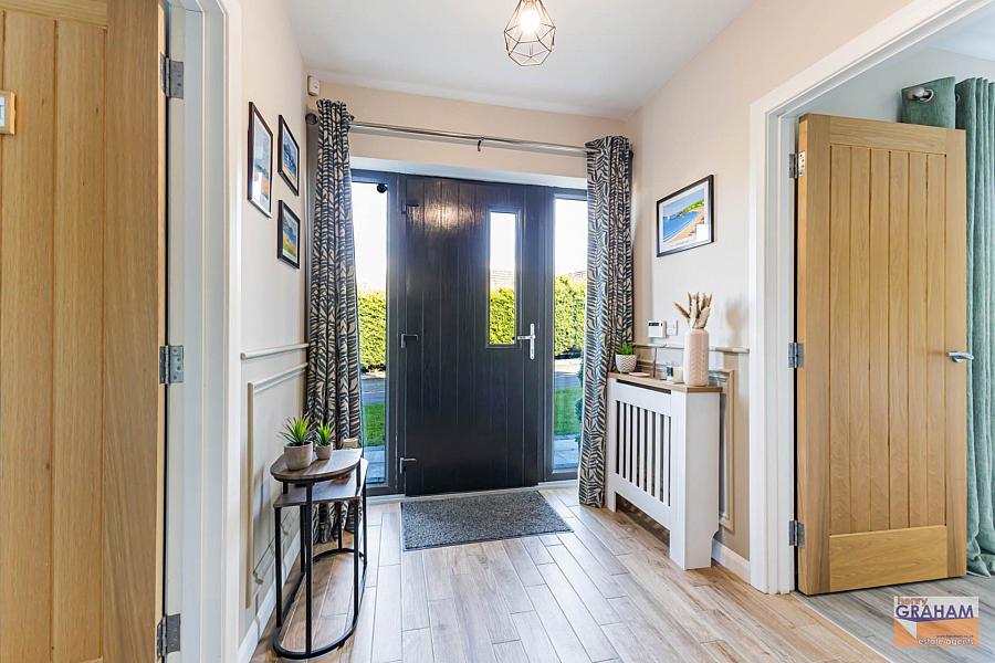 6B Woodfall Manor
