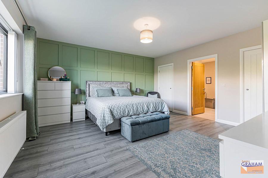 6B Woodfall Manor