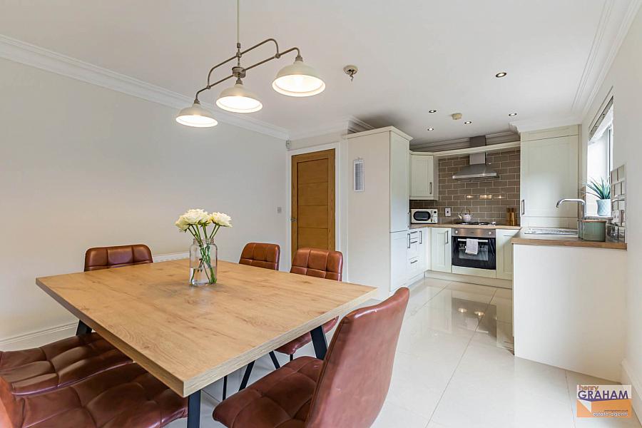 2 Holstein Close