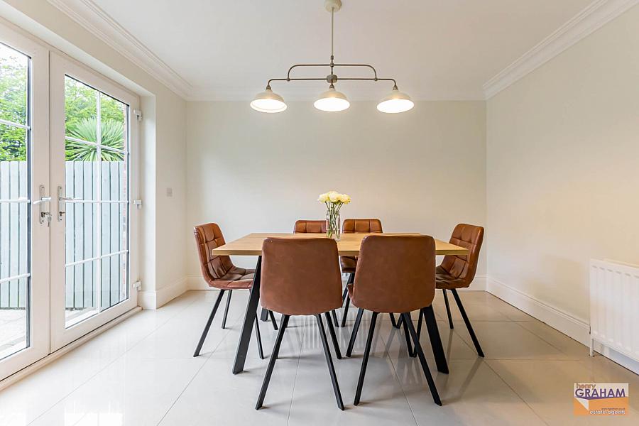 2 Holstein Close