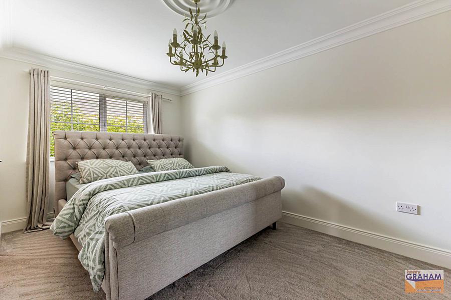 2 Holstein Close