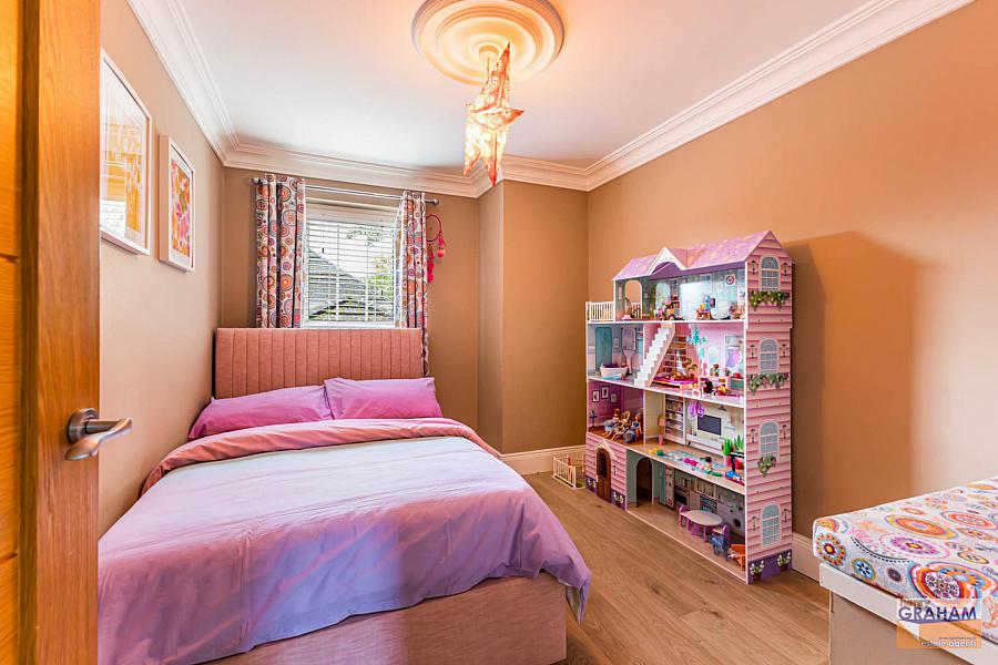 2 Holstein Close