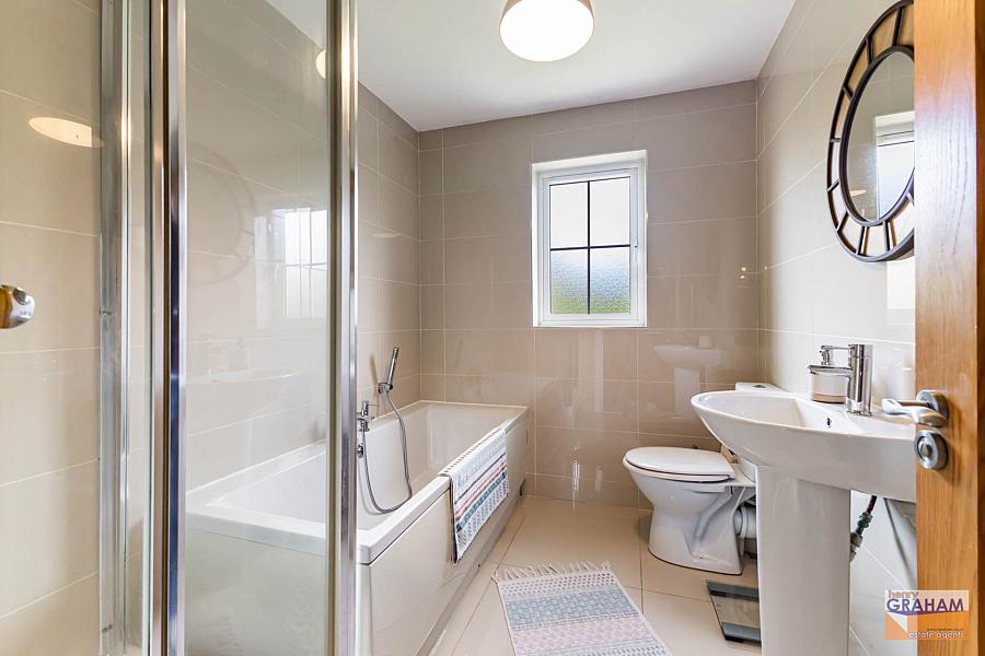 2 Holstein Close