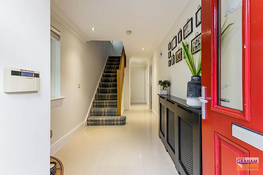 2 Holstein Close