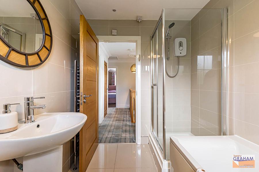 2 Holstein Close