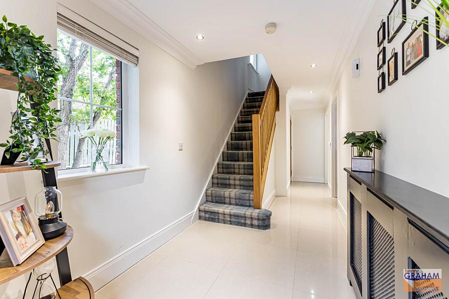 2 Holstein Close