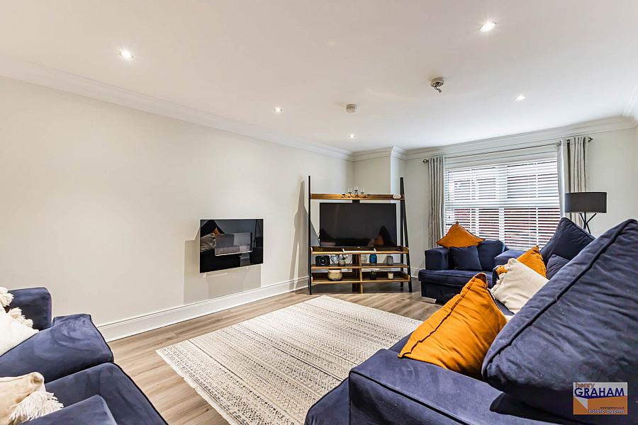 2 Holstein Close