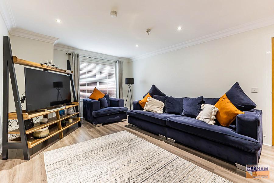 2 Holstein Close