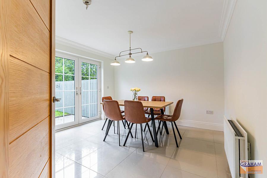 2 Holstein Close