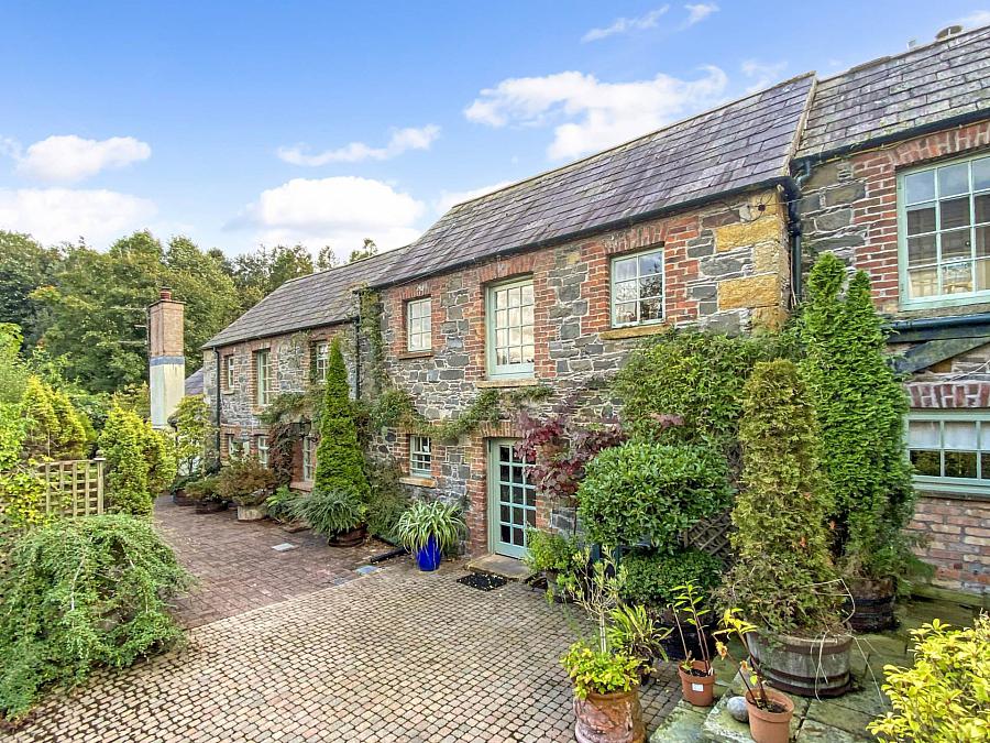7A The Square, Royal Hillsborough, Hillsborough, BT26 6AG