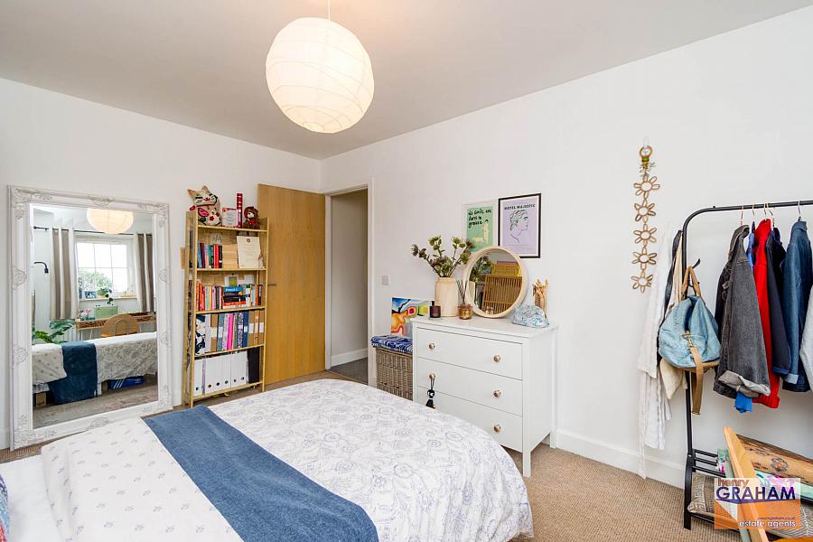 1 Holstein Close