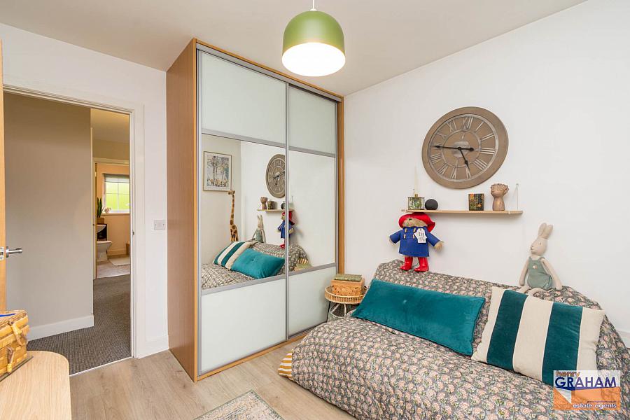 1 Holstein Close