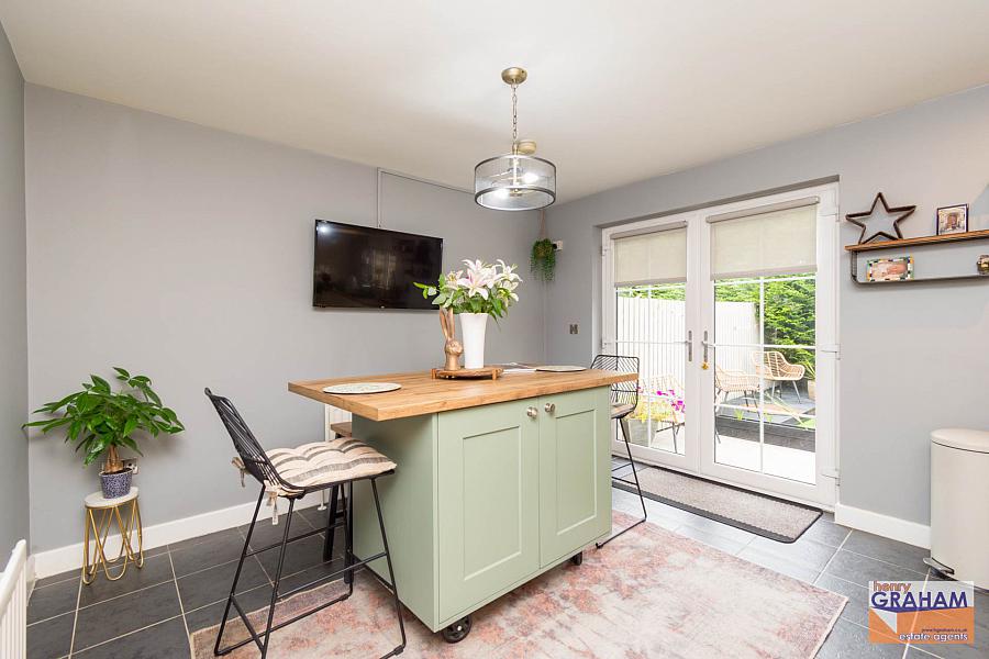 1 Holstein Close