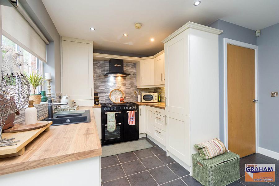 1 Holstein Close