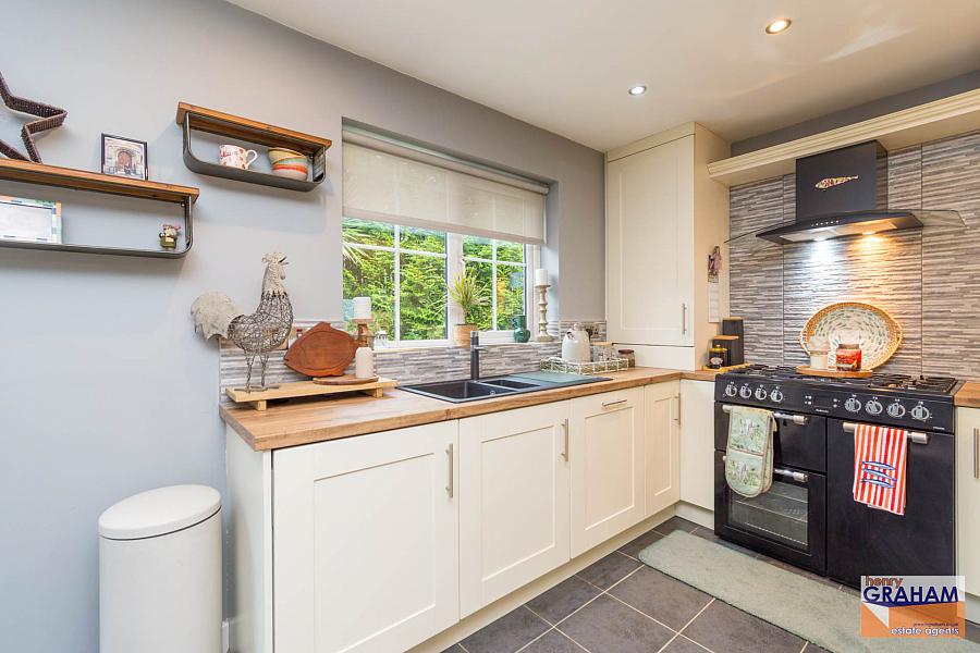 1 Holstein Close