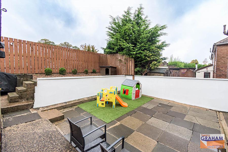 40 Lawnmount Crescent