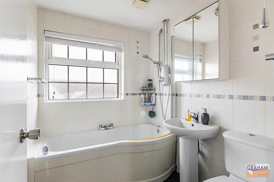 21 Eglantine Park