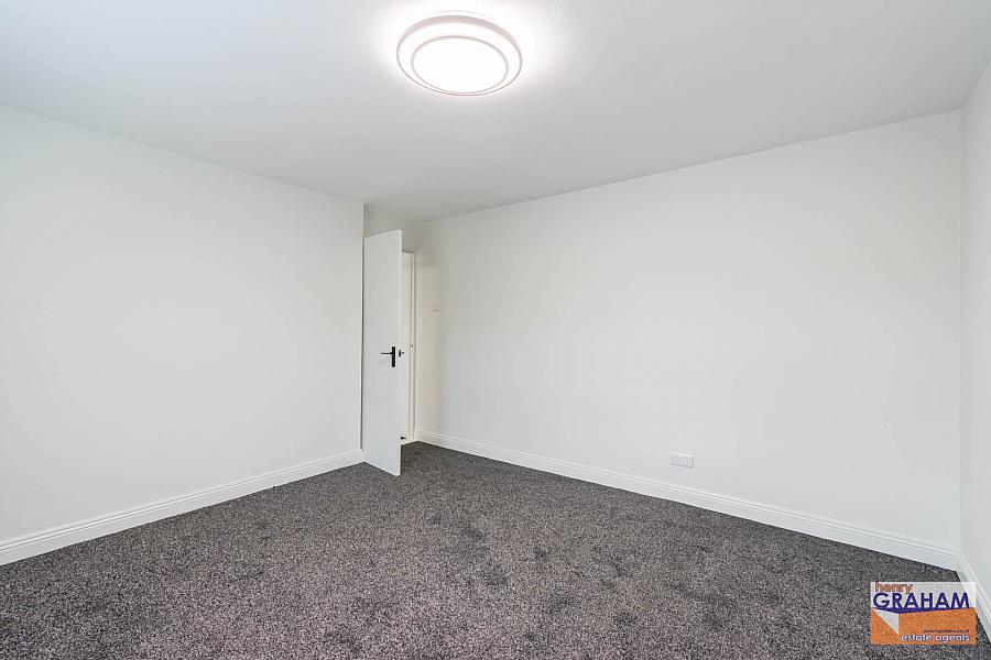8 Roseville Park