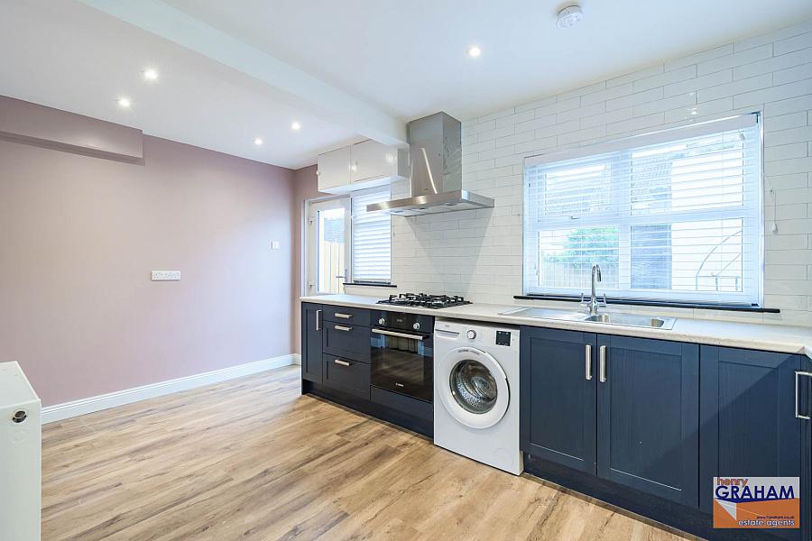 8 Roseville Park