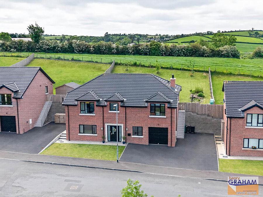 6C Woodfall Manor