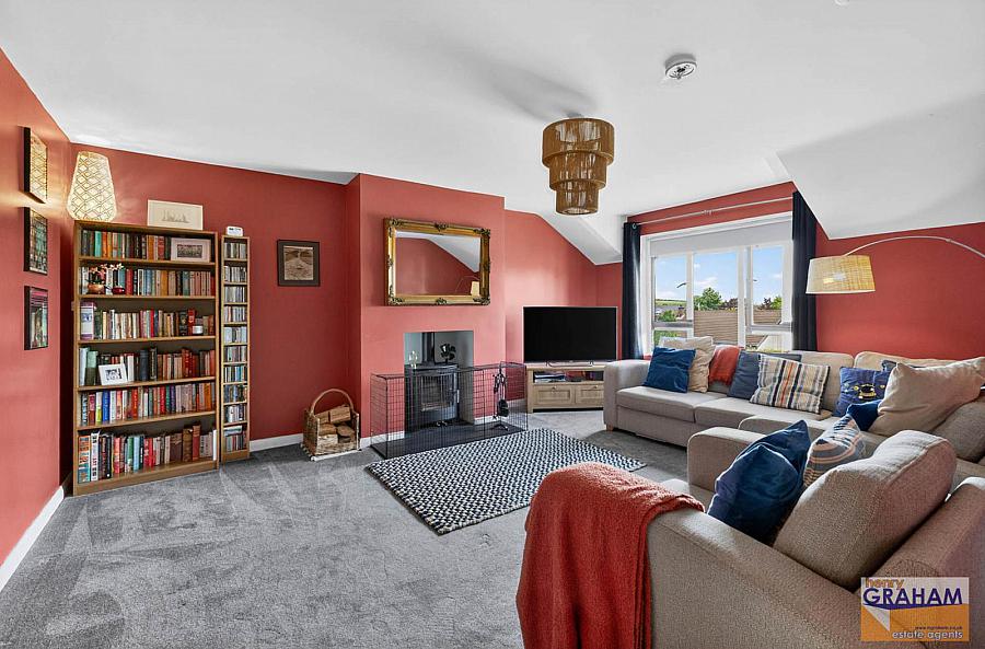 6C Woodfall Manor