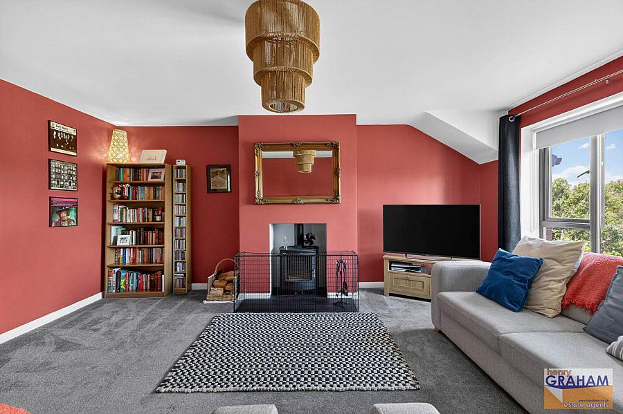 6C Woodfall Manor