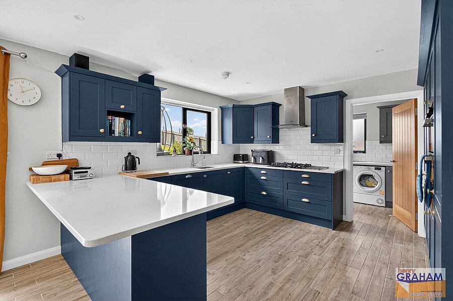 6C Woodfall Manor