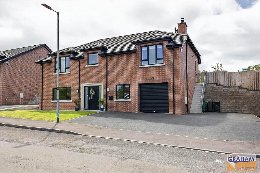 6C Woodfall Manor