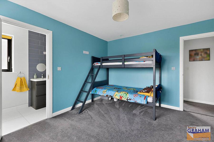 6C Woodfall Manor