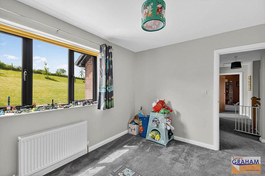 6C Woodfall Manor