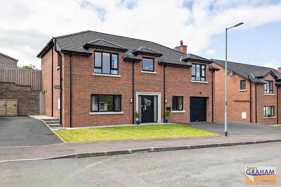 6C Woodfall Manor