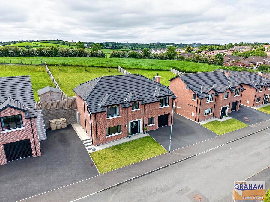 6C Woodfall Manor