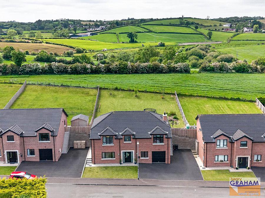 6C Woodfall Manor