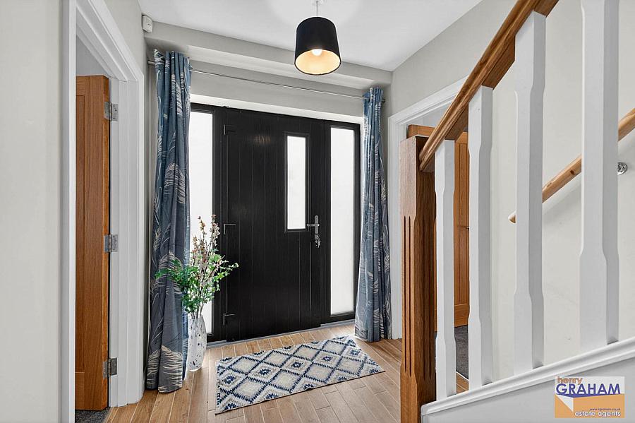 6C Woodfall Manor
