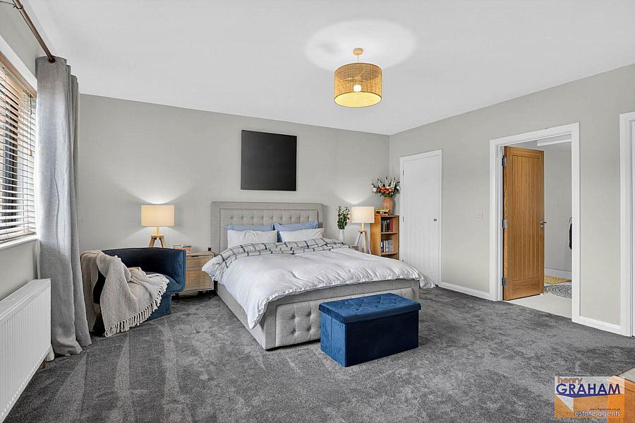 6C Woodfall Manor