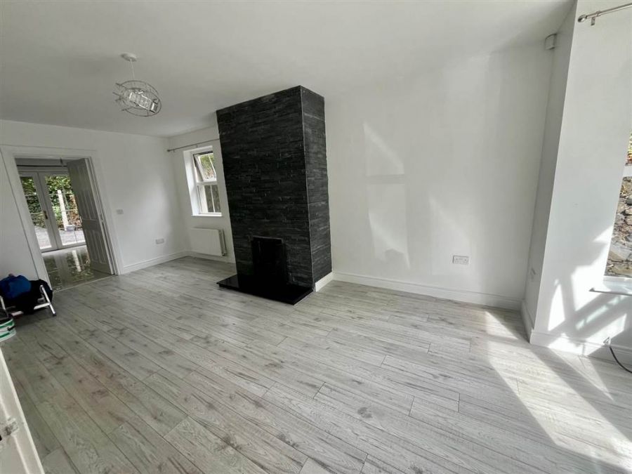 3 Hawthorn Manor