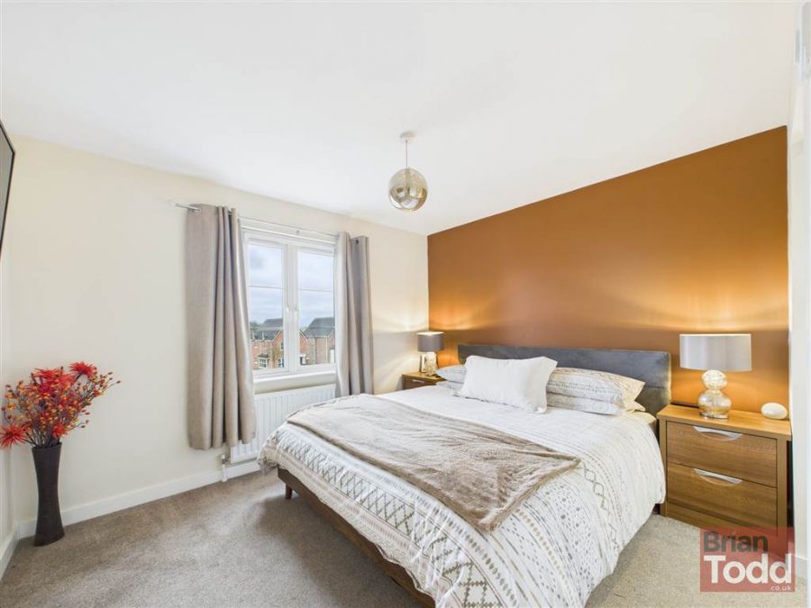1 Hampton Grove