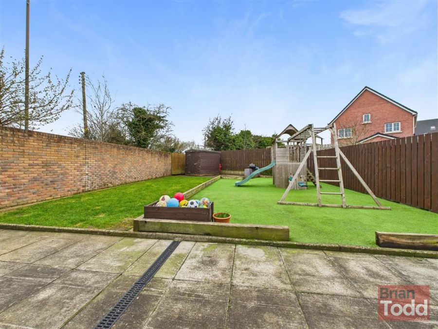 1 Hampton Grove
