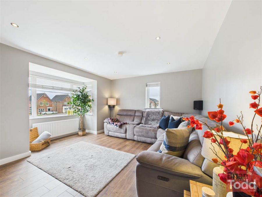 1 Hampton Grove