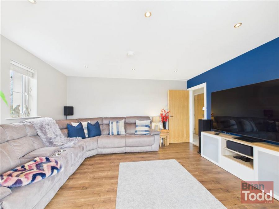 1 Hampton Grove