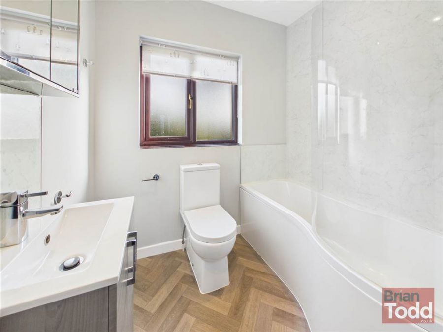 76 Ballyrickard Road